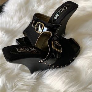 Beautiful sandals platform black size 8.5